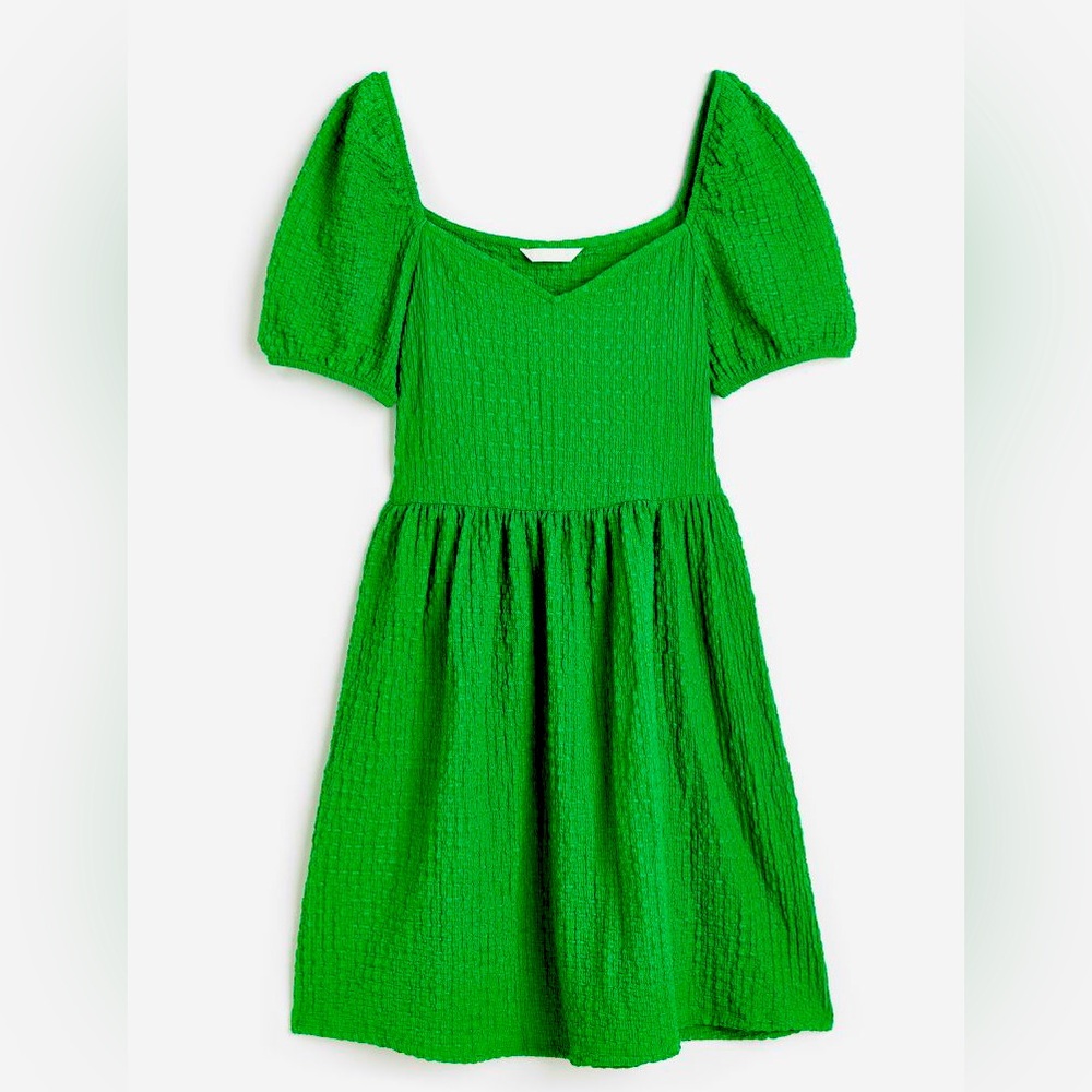 Super cute and stretchy H&M puff sleeve dress
